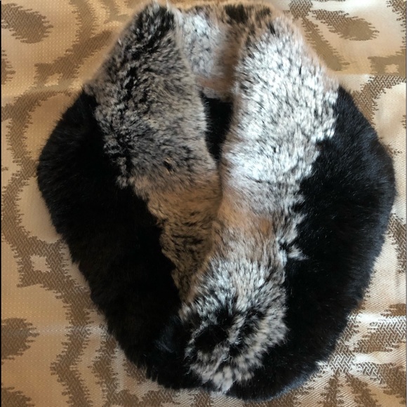 DENA TWIST FAUX FUR INFINITY SCARF🧣 - Picture 5 of 8
